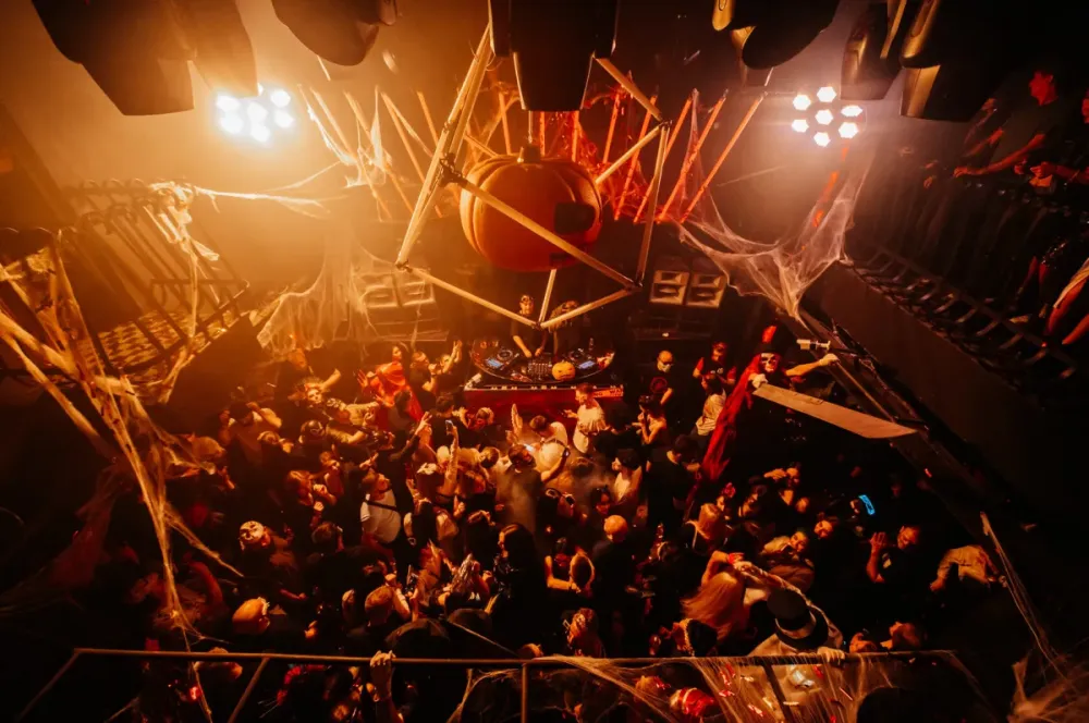 Halloween Masquerade в Embargo: билеты и детали