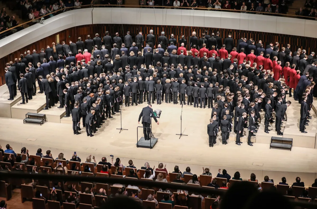 Билеты на спектакль «Между небом и землёй» 16 фев ...