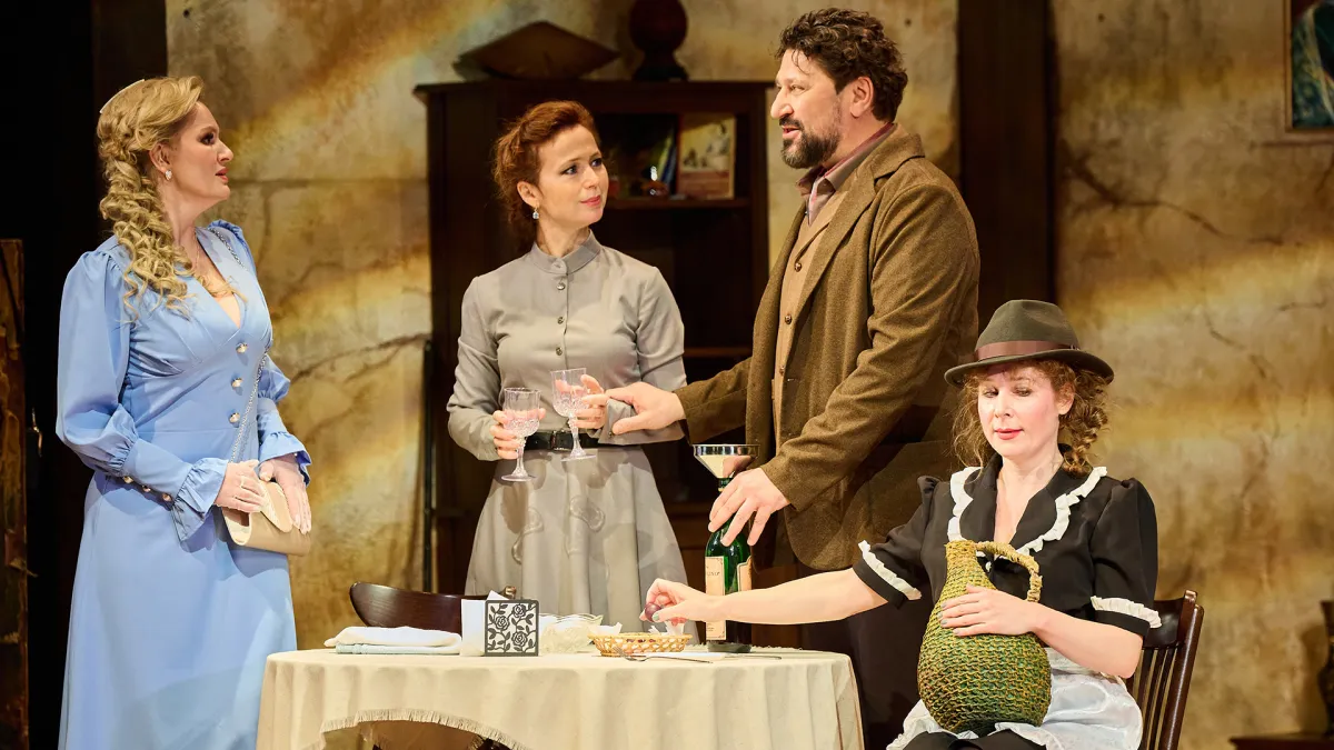 Билеты на «Ложь на длинных ногах» 31 Дек 2025 Москва