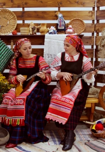 «Смоленская вечерка» 11 дек 2025: песни, игры, танцы