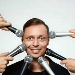 Виктор Комаров: стендап-концерт «Живьём!» в Кирове