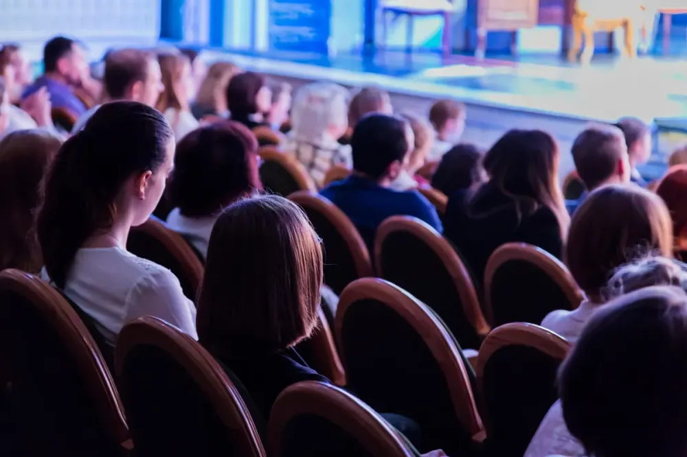 Билеты на Любовь и голуби, Екатеринбург, 04 Янв 2026