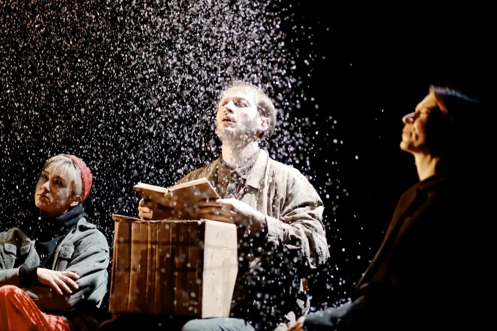 «Это не я» — 1 ноя 2025 в Новосибирске: билеты на спектакль