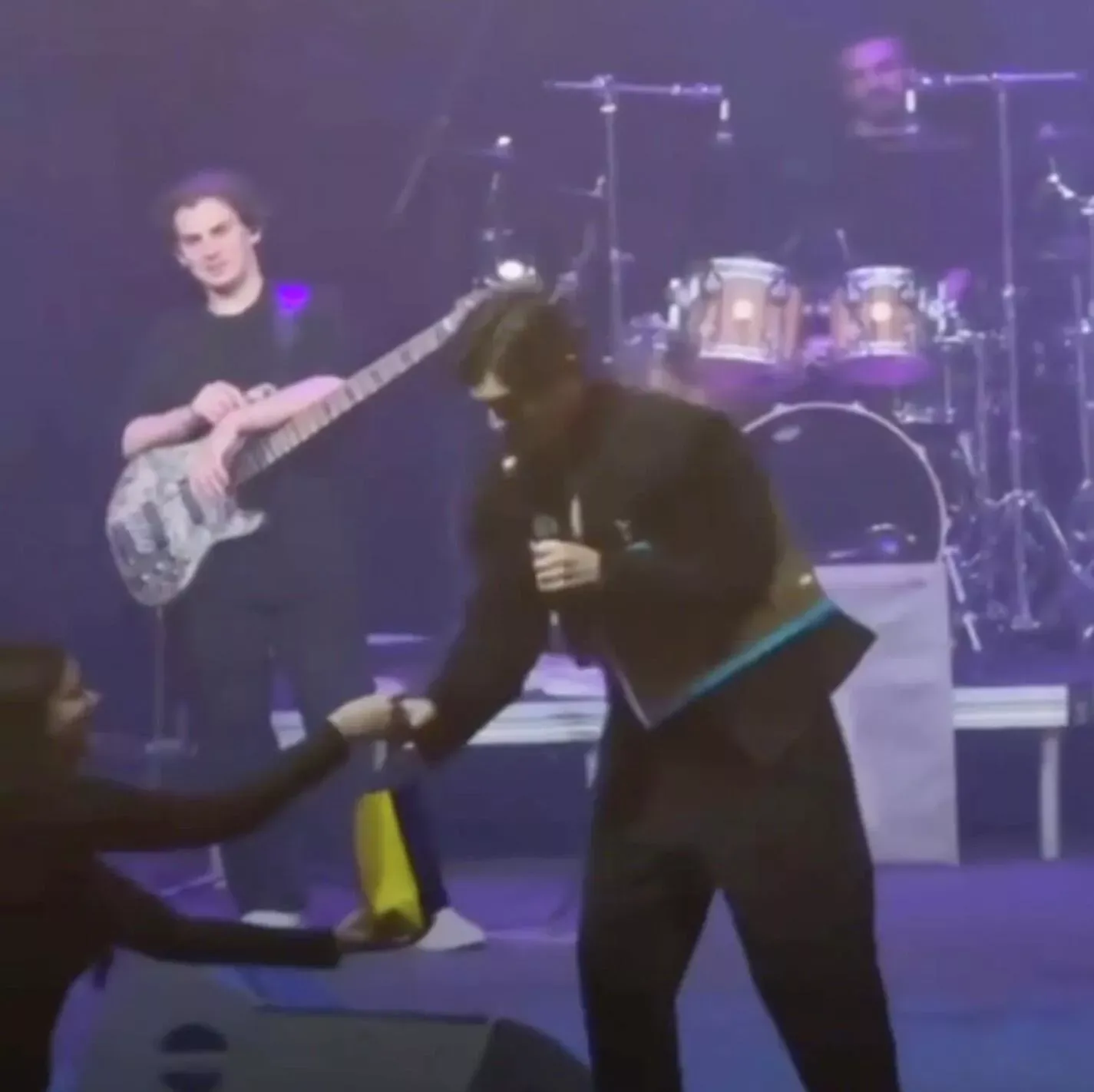 Концерты Akmal' в Казахстане отменены из-за сканда...