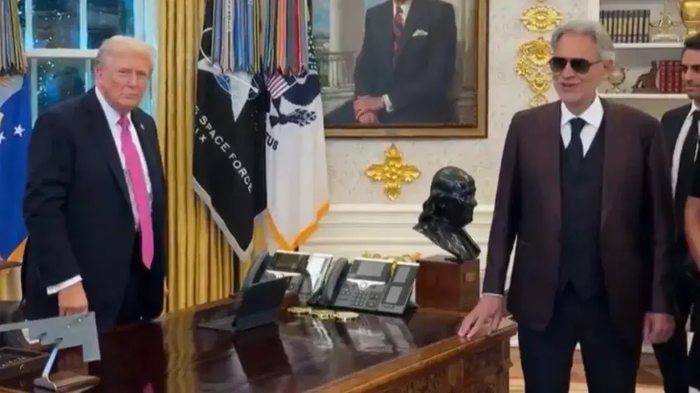 Андреа Бочелли выступил для Трампа в Овальном каби...