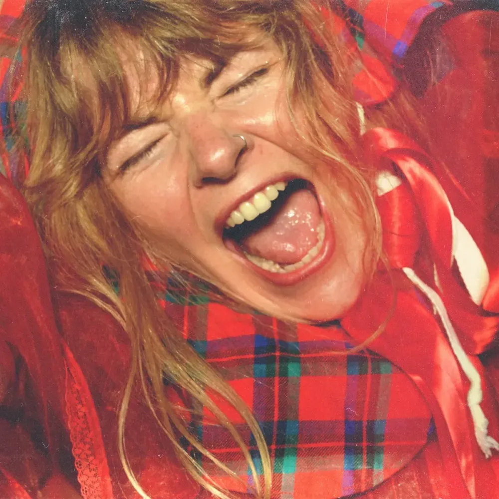 Bonniesongs выпустила новый трек Scream — эфирный 그런ж с хаотичной энергией