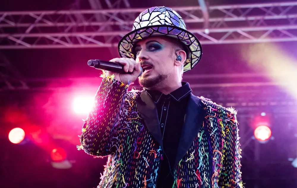 Boy George угрожает уволить группу за отказ играть его песню