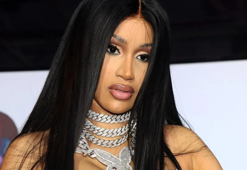Инцидент с Cardi B: суд требовать компенсацию за травму поклонницы