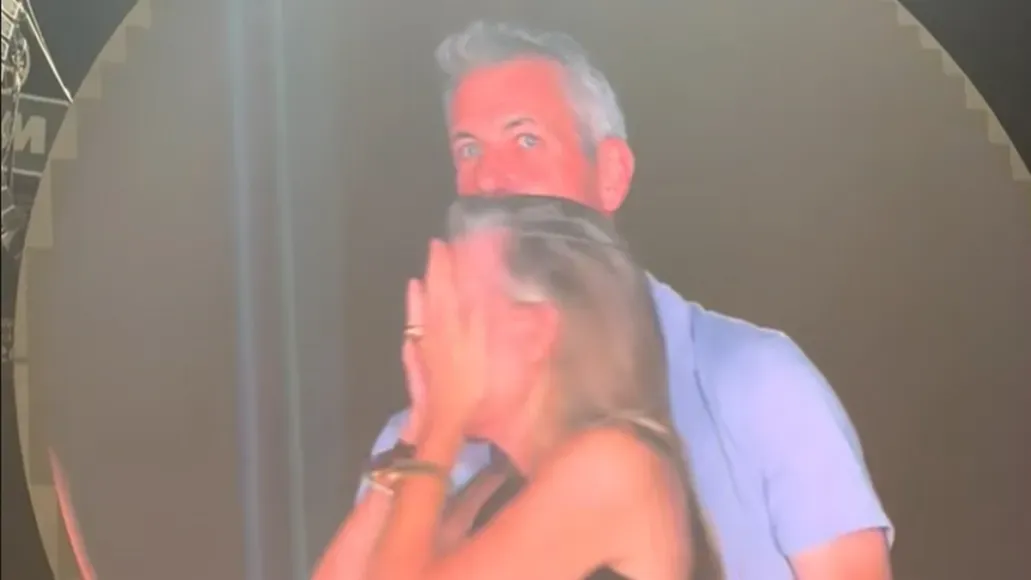 Coldplay на концерте поймали CEO за изменой на Kiss Cam