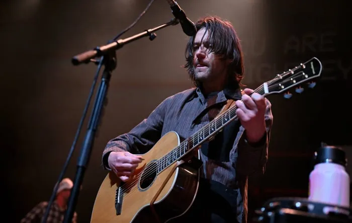 Conor Oberst удивил победителя конкурса двойников своими вещами