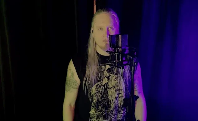 Вокалист DragonForce Марк Хадсон берет паузу из-за проблем со слухом