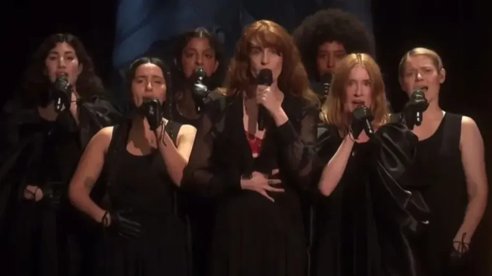 Florence + The Machine зажгли "Everybody Scream" н...
