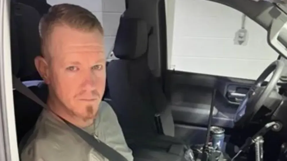 Музыкант, певший на митинге Трампа, арестован по о...