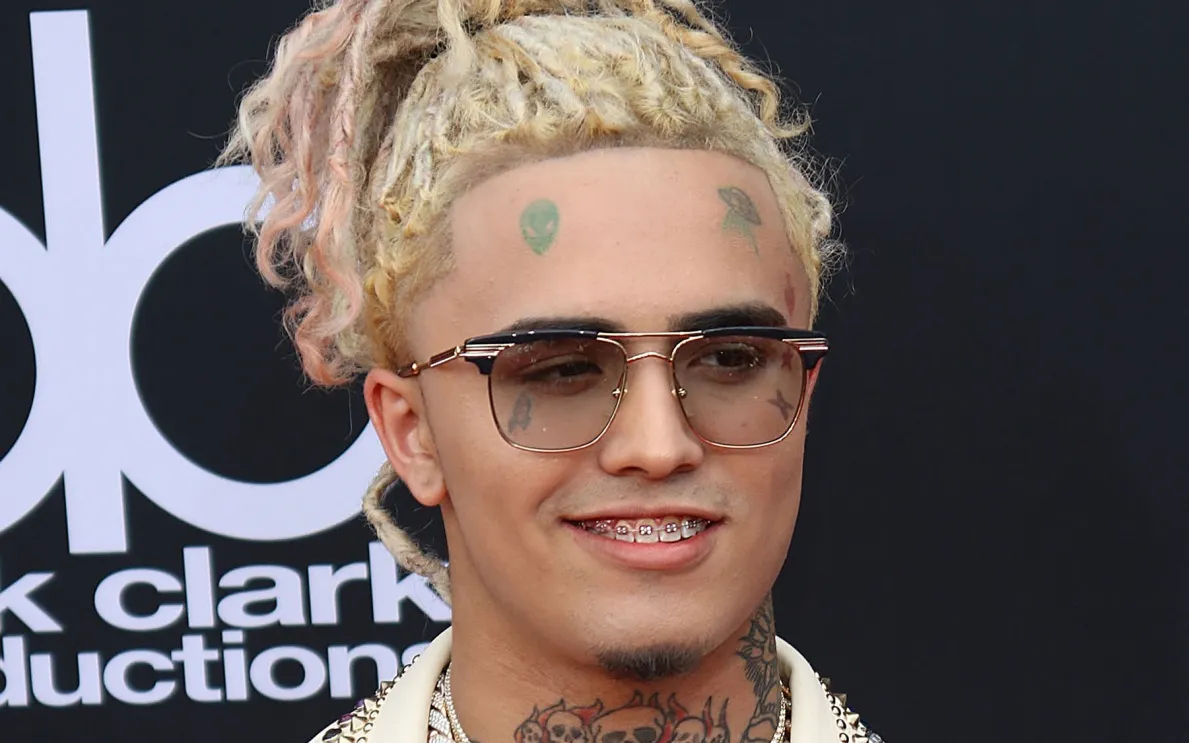 Lil Pump выступил в Москве, демонстрируя герб России