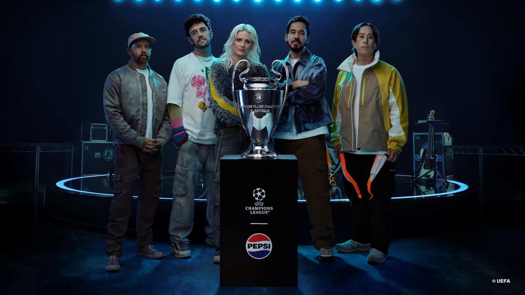 Бывший футболист критикует UEFA за приглашение Linkin Park