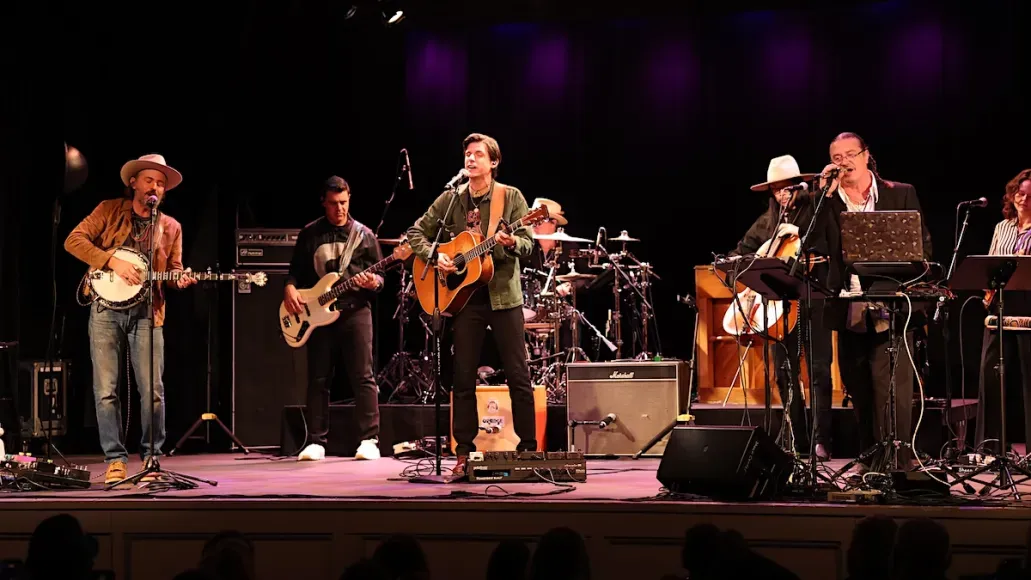 Mike Patton и The Avett Brothers дебютировали с AV...