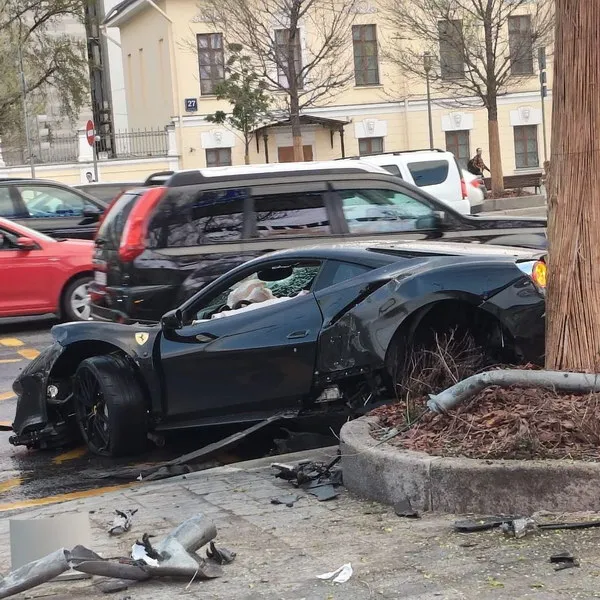 Navai грозит суд из-за ДТП с Ferrari в центре Москвы