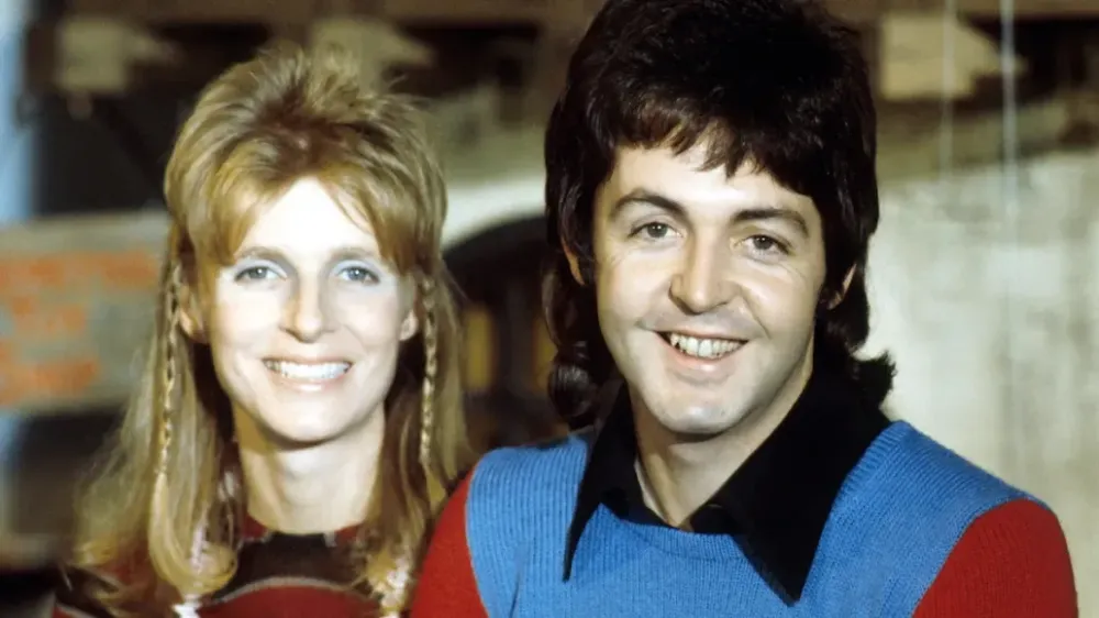 Пол Маккартни отправил детские экскременты журнали...