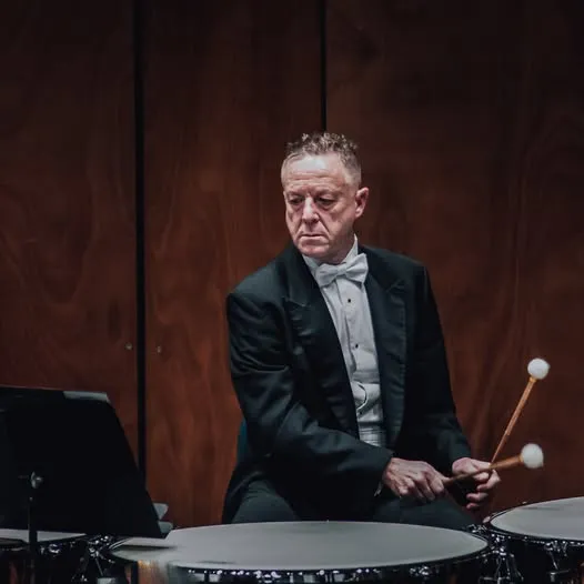 Внезапная смерть перкуссиониста Ричарда Бакли в 56...