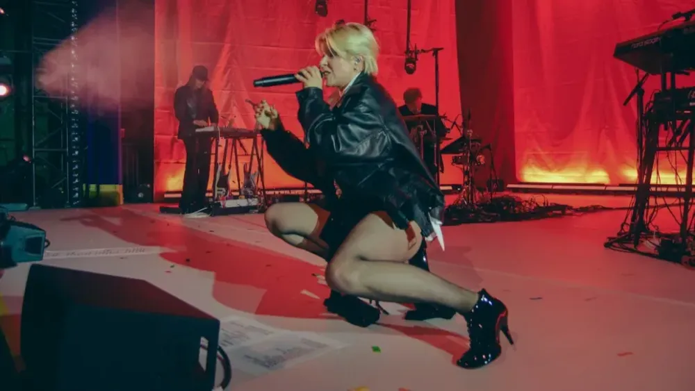 Robyn зажгла на Новый год в Brooklyn Paramount