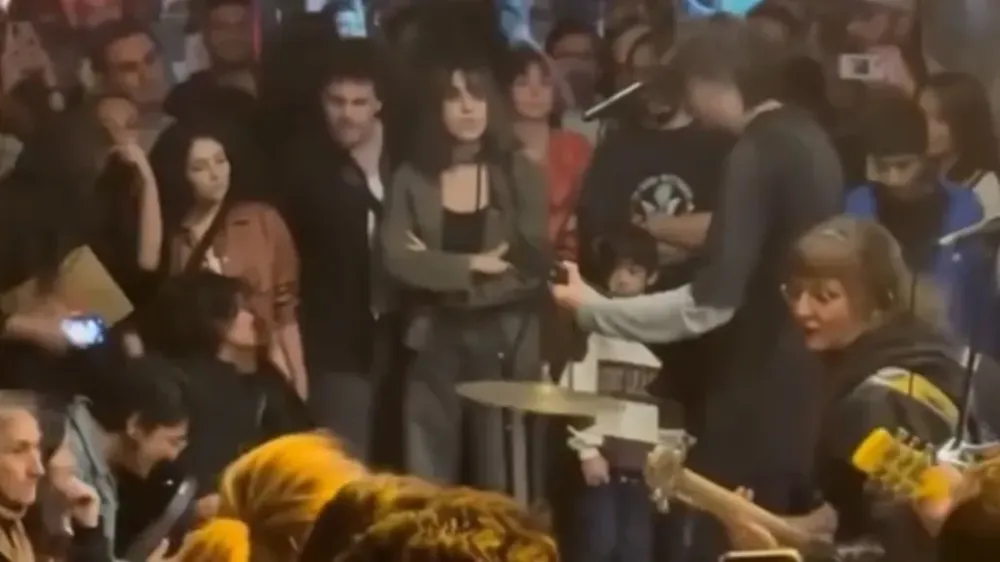 «Seven Nation Army» в Иране: уличное исполнение ст...