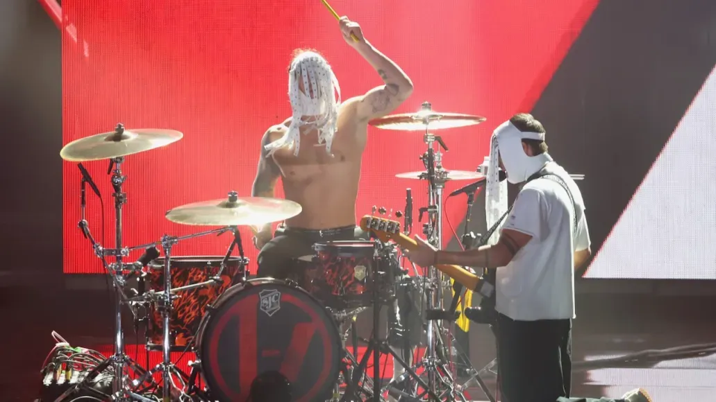 Twenty One Pilots исполнили «Seven Natio...