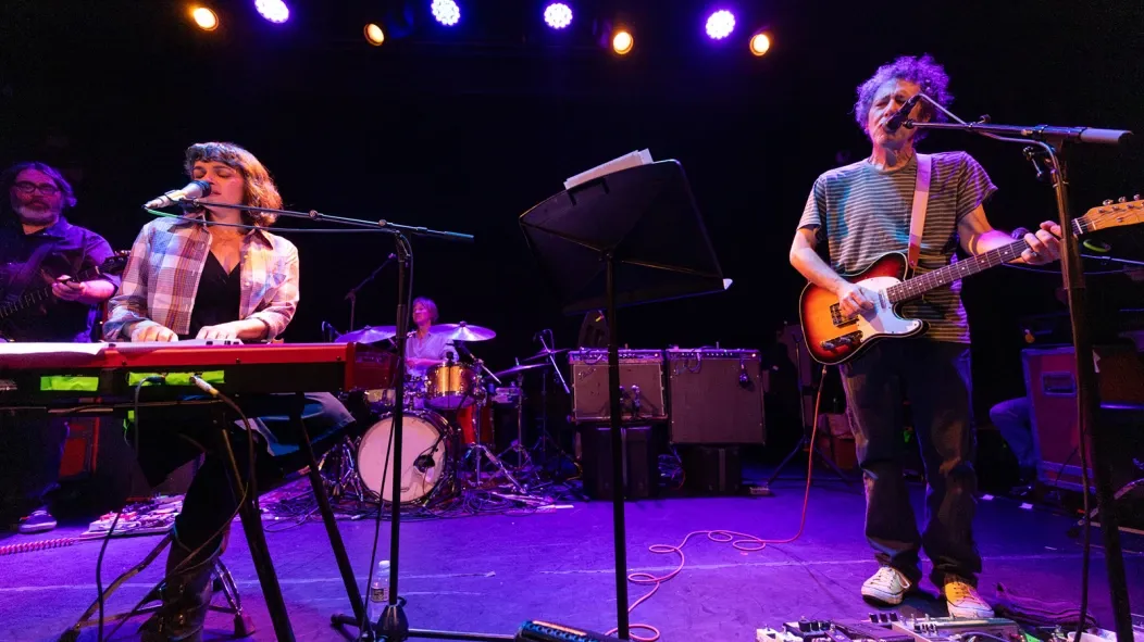 Yo La Tengo и Нора Джонс на 5-й ночи Хануки 2025: ...