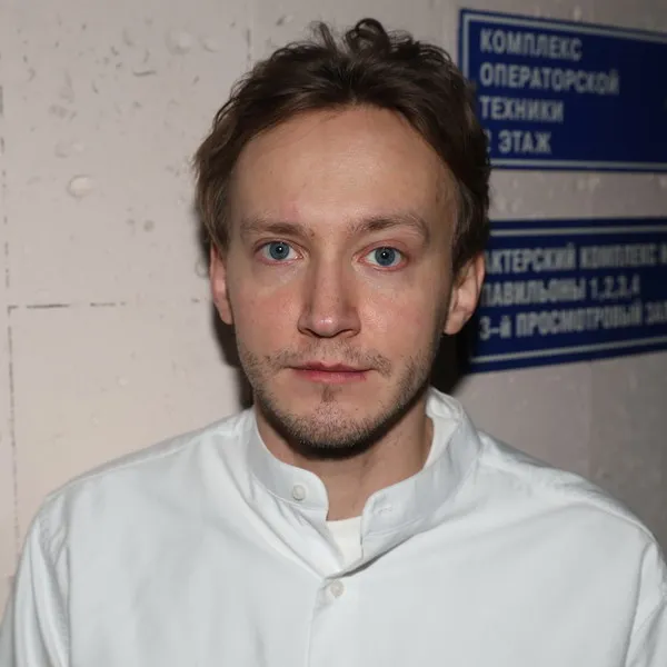 Премьера спектакля «Идиоты» в МХТ имени Чехова