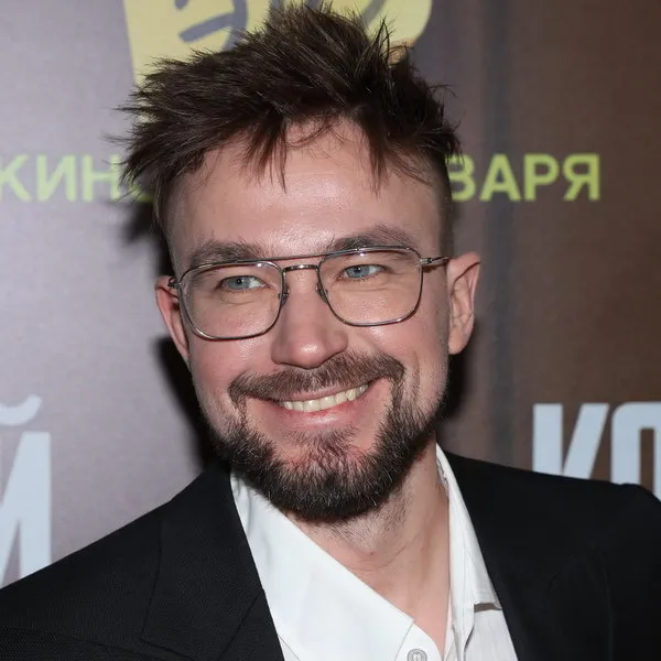 Александр Петров: как снимался в «Не ври мне» и грим для Есенина