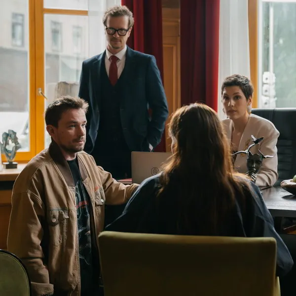 Александр Петров в комедии «Комментируй это»: перв...