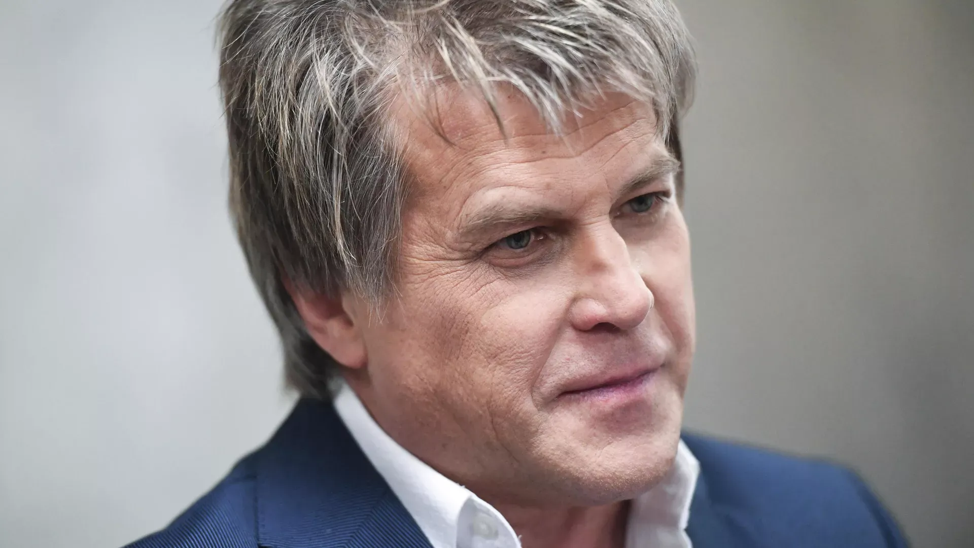 Суд взыскал долги с певца Алексея Глызин...