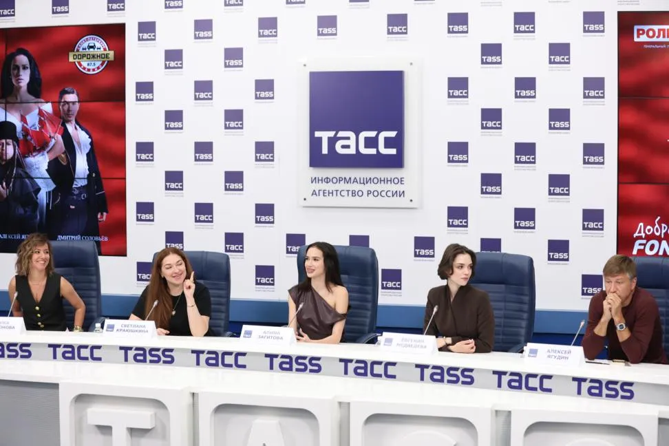 Премьера рок-мюзикла на льду 'Ассоль' в Санкт-Петербурге