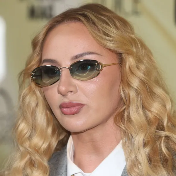 Анна Asti купила 12 лошадей и строит ранчо в Испании
