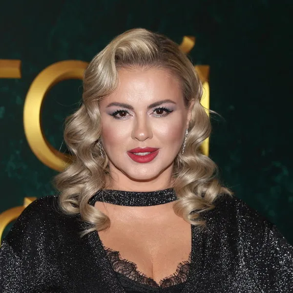 Семенович: домохозяйкам — миллионные пособия за во...