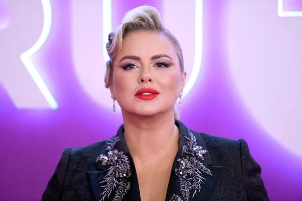 Анна Семенович о частых отпусках и работ...