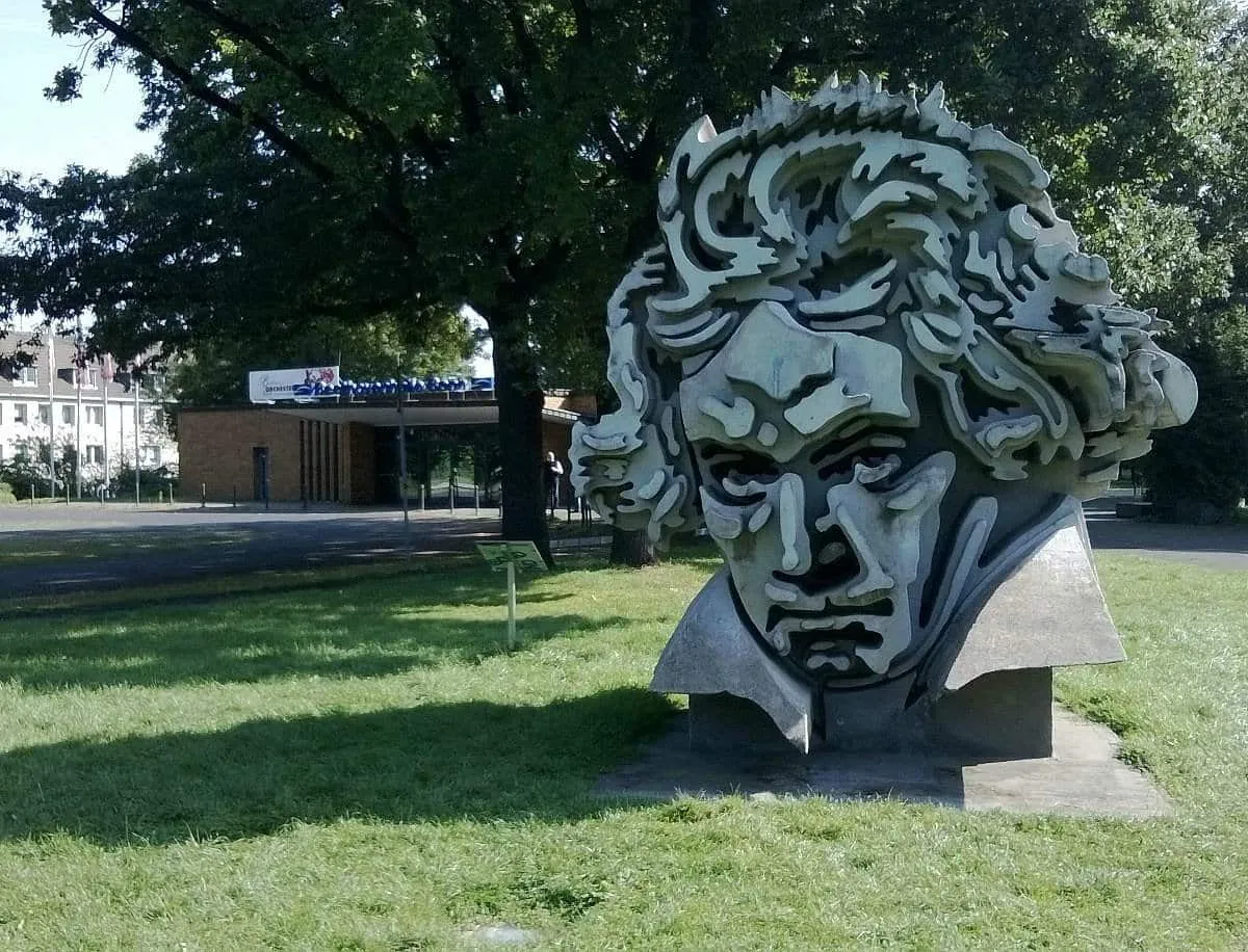 Бонн потратил 220 млн евро на реконструкцию Бетхов...