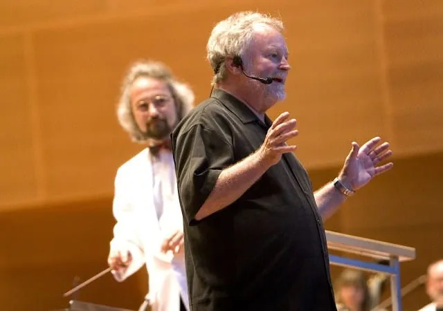 WFMT увольняет дирижера Билла МакЛафлина