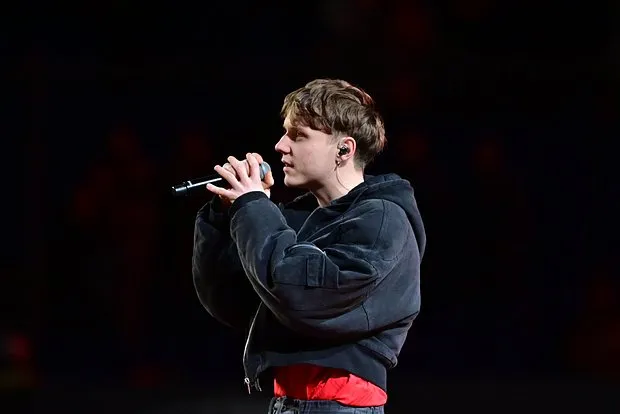 Ваня Дмитриенко уклонился от ответа о службе в арм...