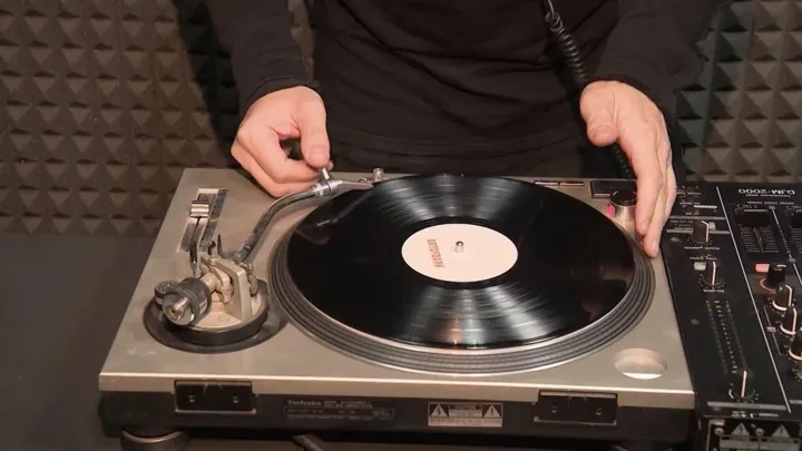 Мелодия возобновила выпуск винила в Новосибирске