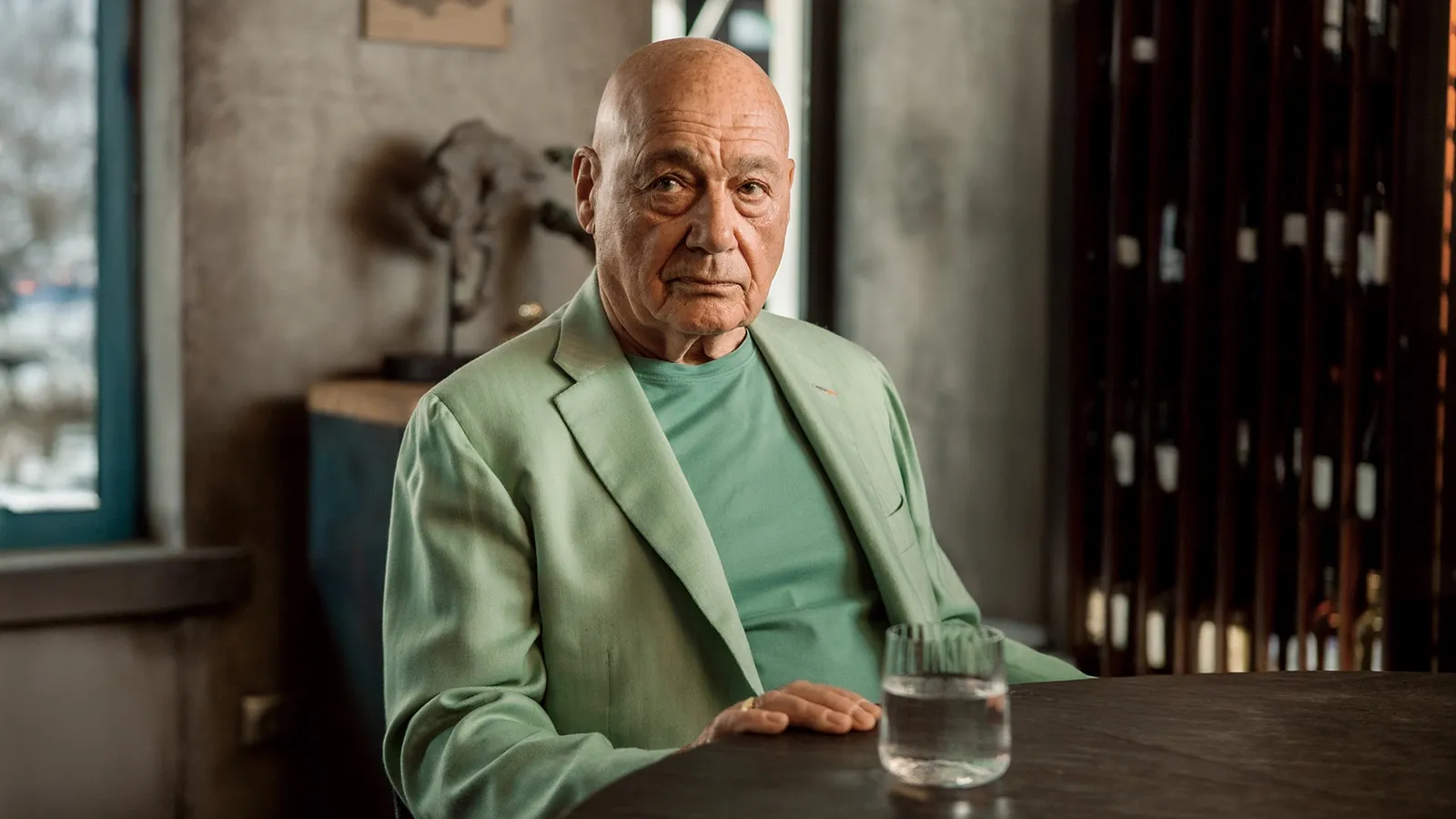 Владимир Познер в финале сериала «Беспринципные в Питере»