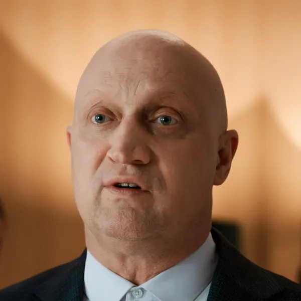 Сериал Губернатор: Гоша Куценко в двойной роли на ТНТ и Okko