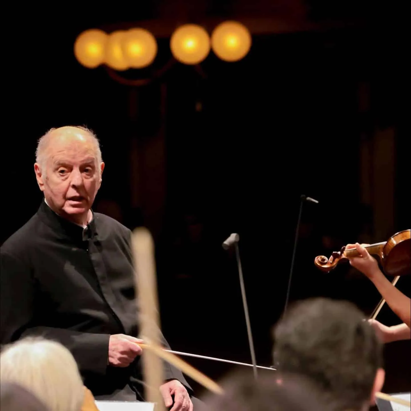 Баренбойм дирижирует в Ла Скала, несмотр...