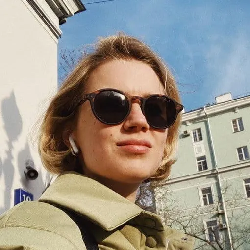 Дарья Мельникова о хейте, терапии и пластике