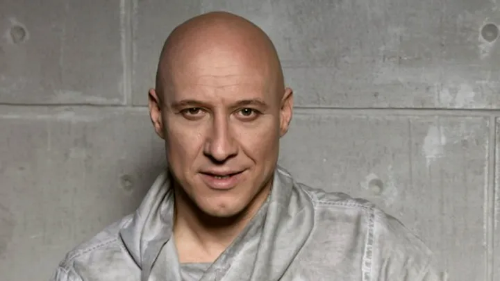 Песня для школьников: Майданов предлагает композиц...