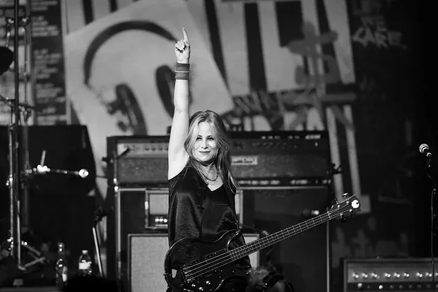 Ушла из жизни Дженнифер Финч, басистка L7