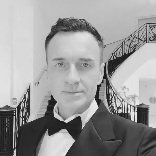 Умер известный австралийский актер Джулиан Макмэхон