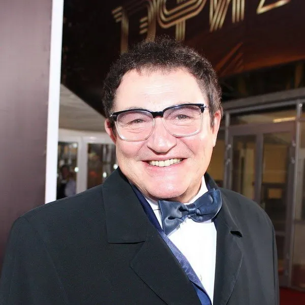 Дибров продает особняк за 570 млн рублей...