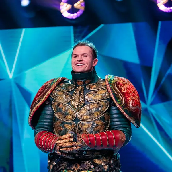 Дмитрий Тарасов раскрылся как Жук в шоу Маска 22 февраля 2026