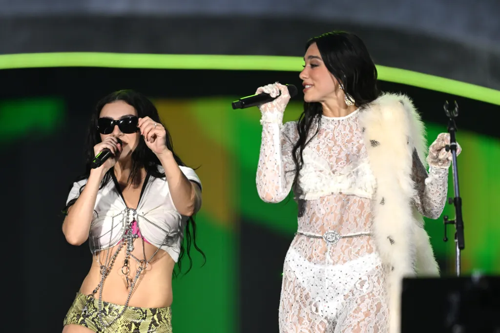 Дуа Липа и Charli XCX на концерте в Лондоне 2025: фото и подробности