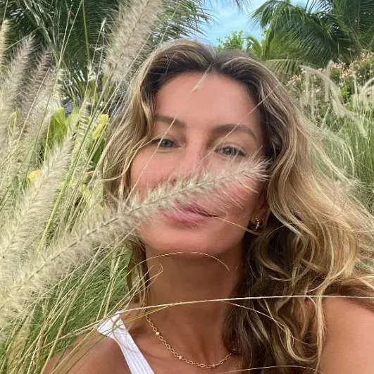 Жизель Бундхен вышла замуж за Хоакима Валенте в 20...